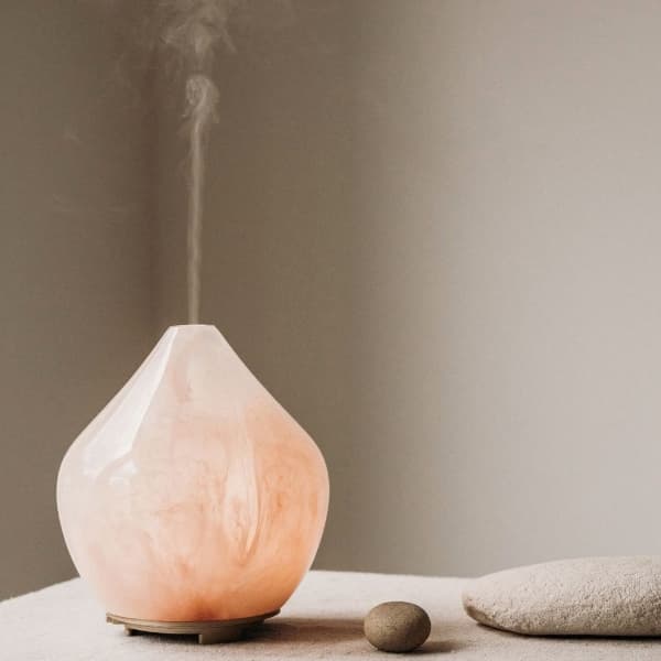 Dyfuzory do aromaterapii – w jaki sposób pomagają w zdrowym stylu życia?
