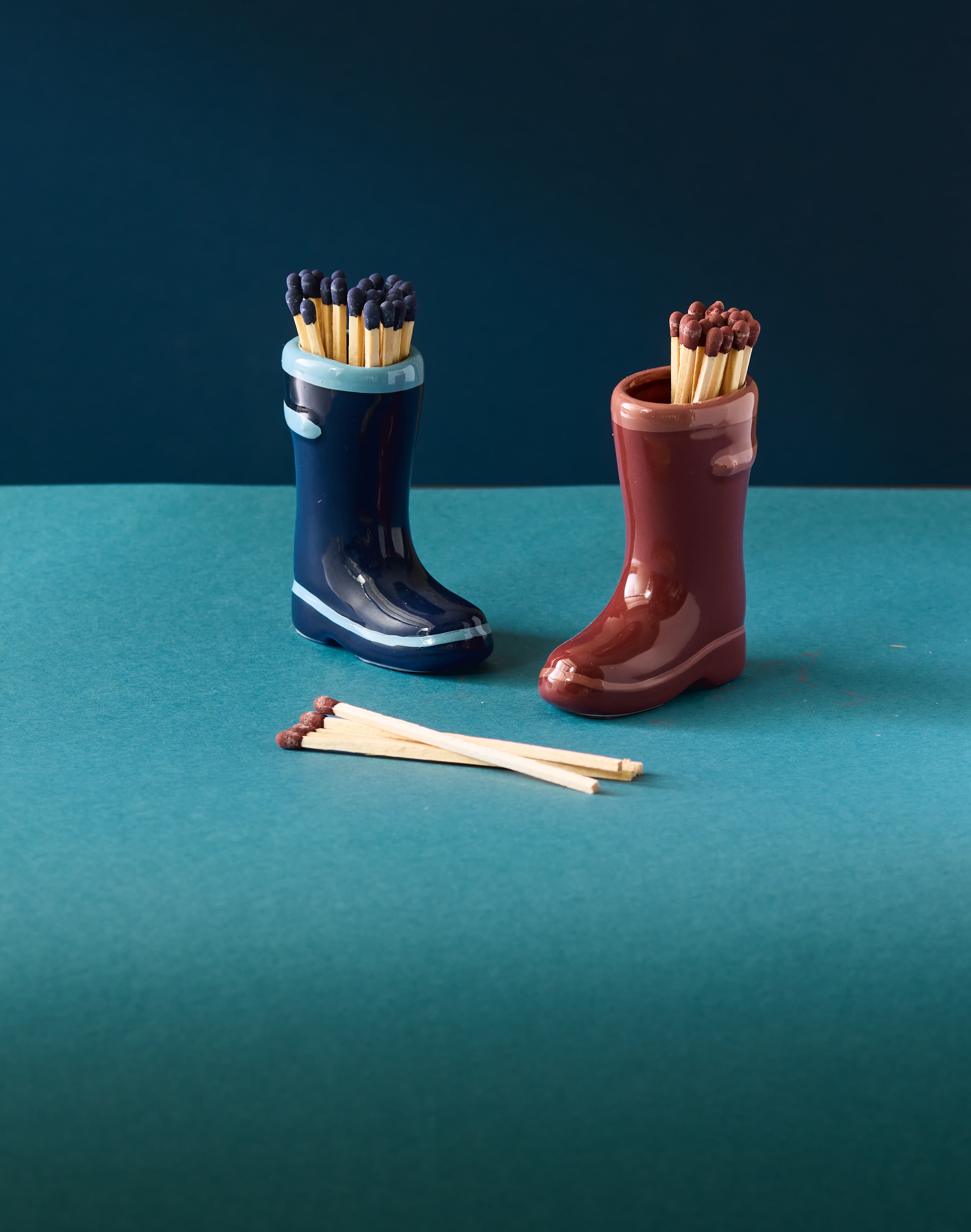 Zapałki w stojaku ceramicznym Wellington Boot (25 szt.) Paddywax – inne ujęcie